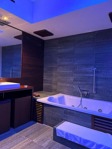 Bathroom 5, Aparthotel Siente Boi & SPA, Lleida