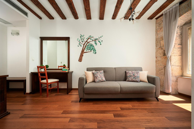 Others 5, Villa Olea, Split