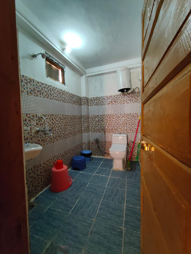 Bathroom 4, Yalakhom, Kullu