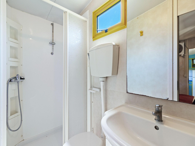 Bathroom, Mobile Home in Banjole near Beach Centinera, Medulin