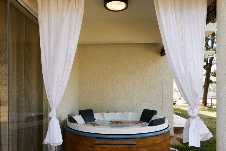 Others 5, Royal County Villa1 by StayJade D|Jacuzzi|HugeLawn, Krishnagiri