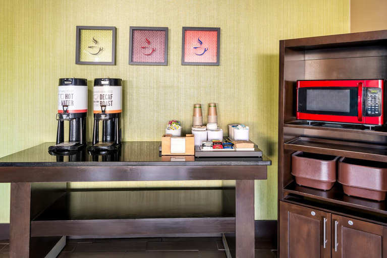 Food & Drinks 5, Hampton Inn Indianapolis-N.E./Castleton, Indianapolis
