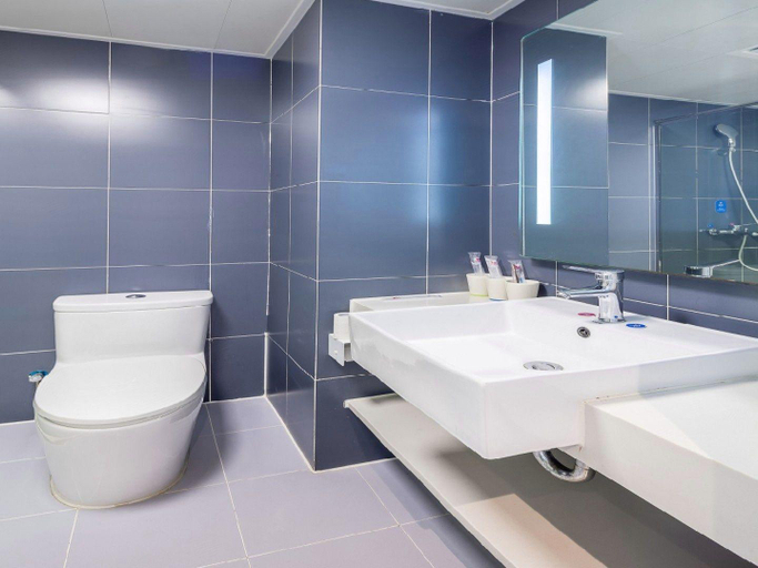 Bathroom 3, Hanting Hotel Qingdao Ocean University of China, Qingdao