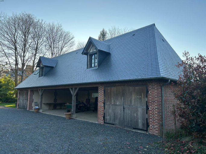 Exterior & Views