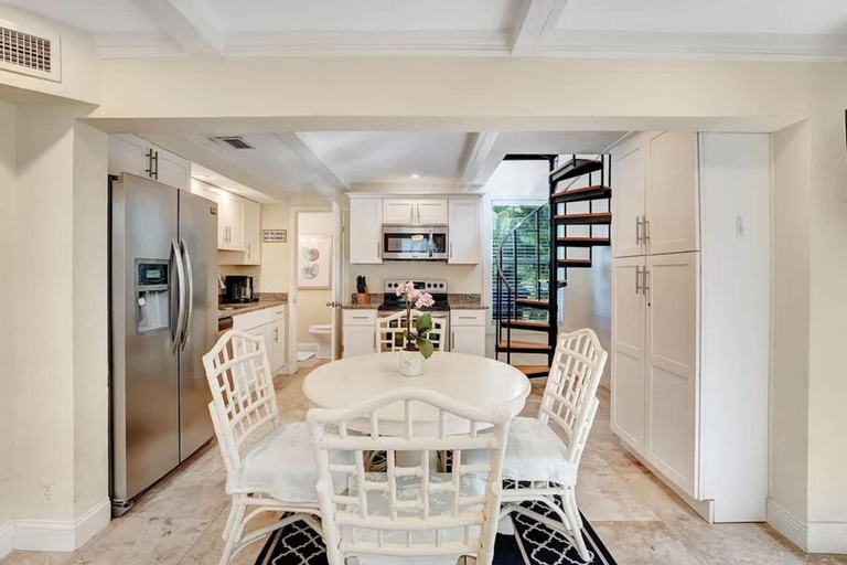 Others 4, The Blue Pearl - Soak Up Views from a Scenic Poolside Upper Deck, Palm Beach