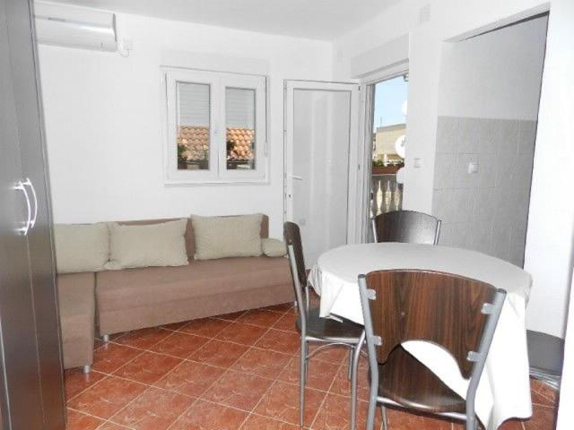 Others 4, Apartments Branko, Tisno