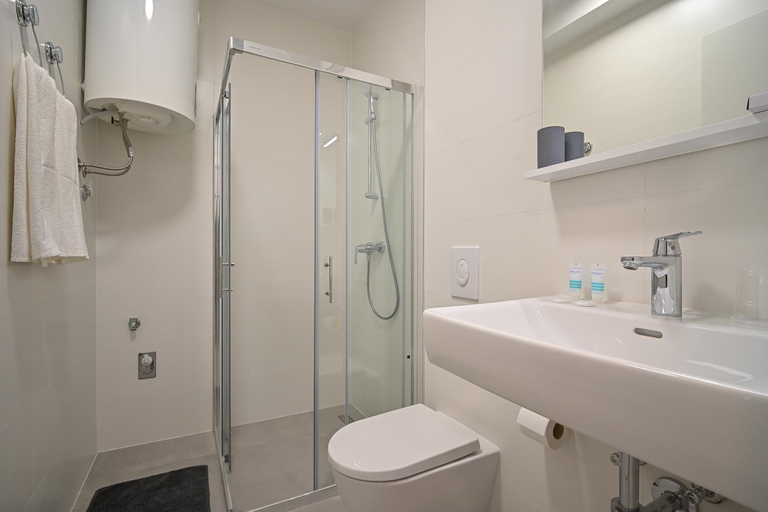 Bathroom 3, Seaside Escape Apartments, Split