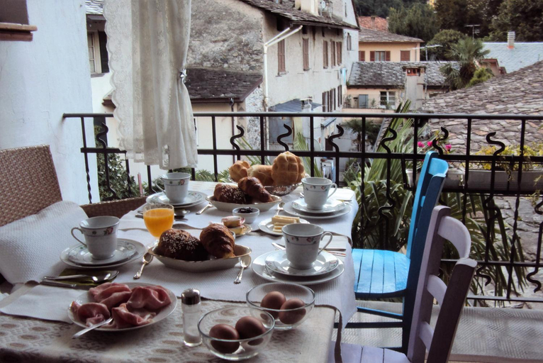 Food & Drinks, bb chiavenna centro storico, Sondrio