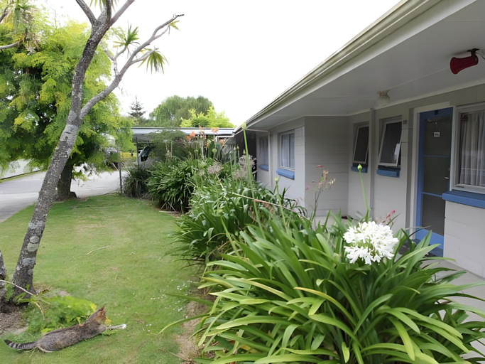 Others 4, Waiuku Motel, Franklin