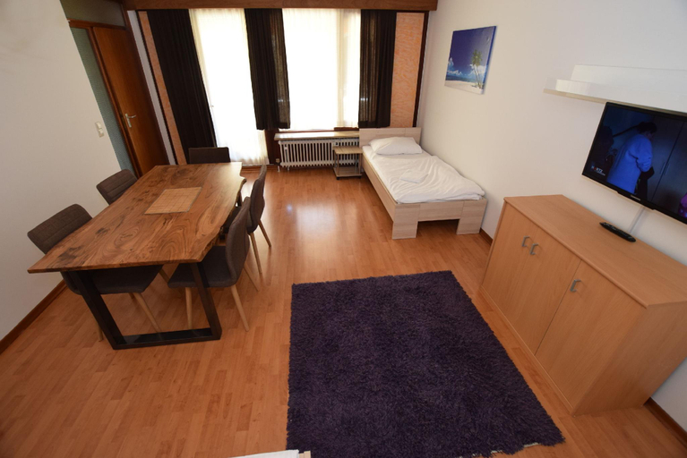 Others 5, AB Apartment 39, Stuttgart