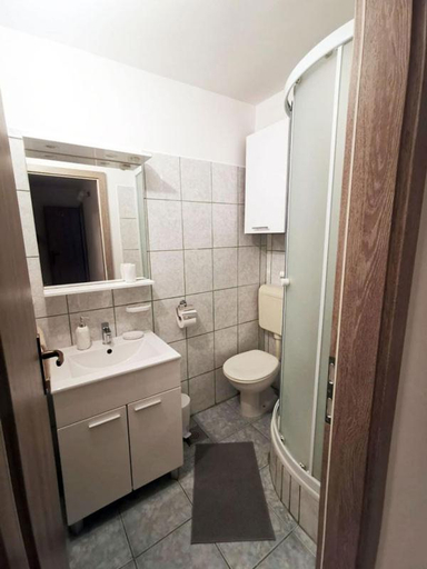 Bathroom 2, Apartmani Divic, Gradac