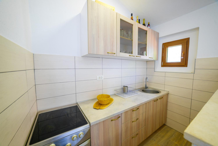Others 2, Apartmani Popovic