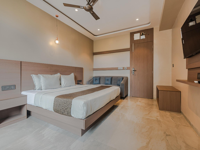 Bedroom 2, Hotel Aura - Near Malad Link Road, Mumbai Suburban