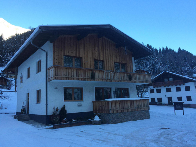3, Chalet in Steeg near Ski Slopes, Reutte