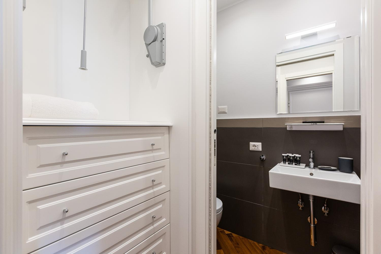 Bathroom 3, Amazing Vittoriano, Rome