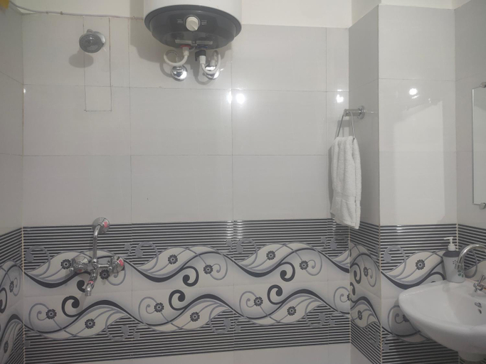 Bathroom 2, Rudraksh Paradise, Varanasi