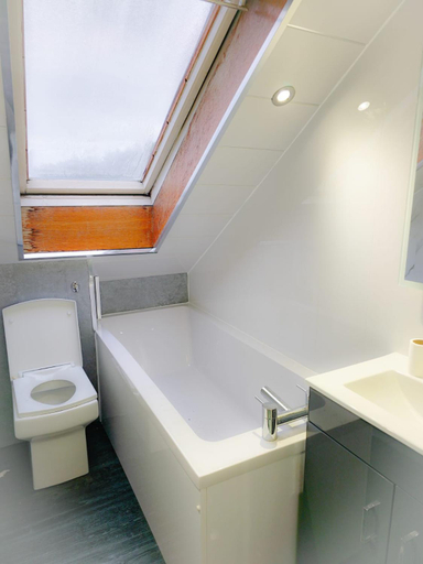 Bathroom 2, The Kew Rooms, Edinburgh