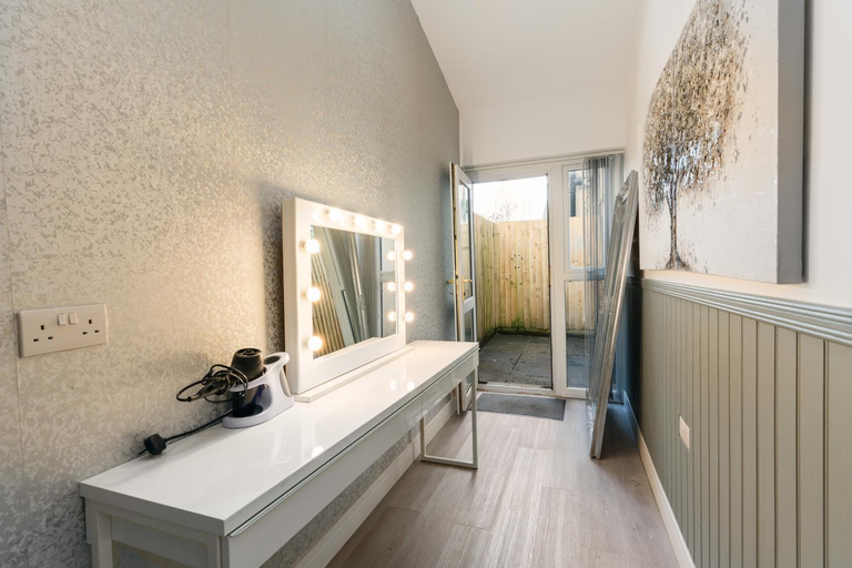 Bathroom 3, Nottage House Premier Apartments, Cardiff