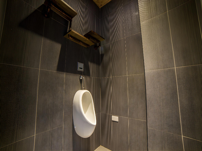 Bathroom 4, Just Walk Hostel, Hualien