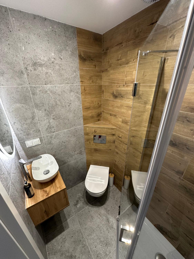 Bathroom 4, Labedz Jastarnia, Puck