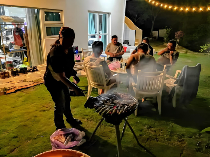Food & Drinks