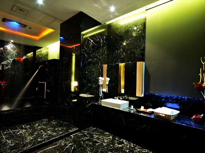 Bathroom 3, Dubai Motel, Yilan