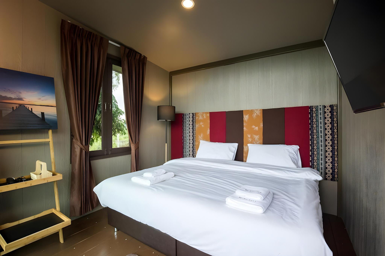 Bedroom 2, Thanburi Resort, Chom Thong