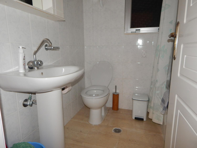 Bathroom, Tripoli Apartments & Rooms, Peloponnese