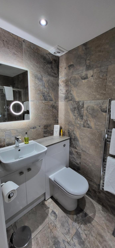 Bathroom 3, Bryn Derwen with Private Car Park, Conwy