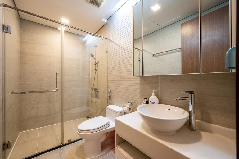 Bathroom 3, LUNA Apartment- Vinhomes Central Park, Bình Thạnh