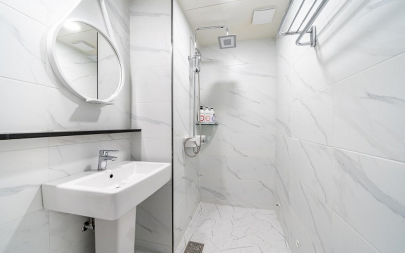 Bathroom 5, Tongyeong Sweet Hotel, Tongyeong