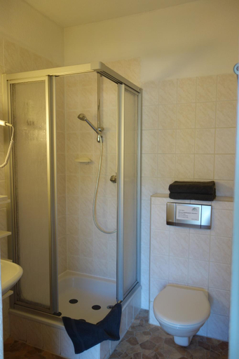 Bathroom 2, Pension Am Waldesrand, Ilm-Kreis