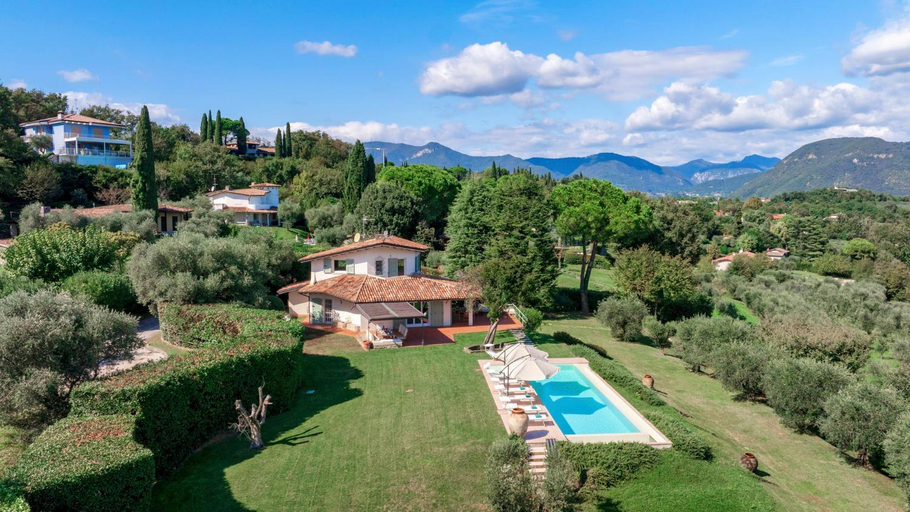 Facilities 5, VILLA DEL PRATO 8, Emma Villas, Brescia