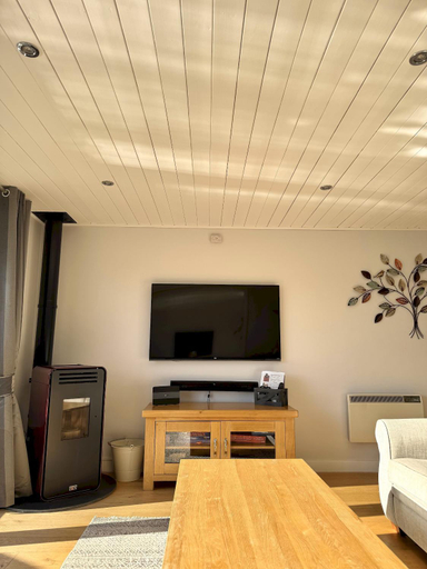 Others 2, Pet-Friendly Waterside Lodge - Cotswold Water Park, Gloucestershire