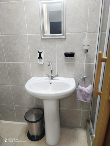 Bathroom 3, FUMODS guest house, City of Tshwane
