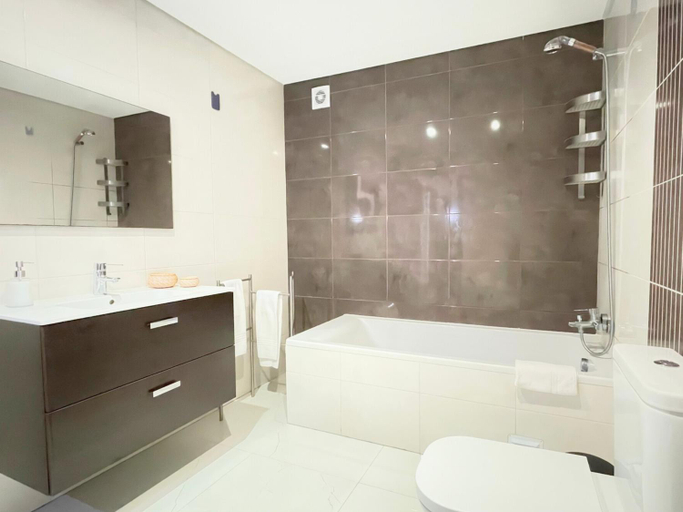 Bathroom 4, D Wan Deluxe Apartments, Peniche