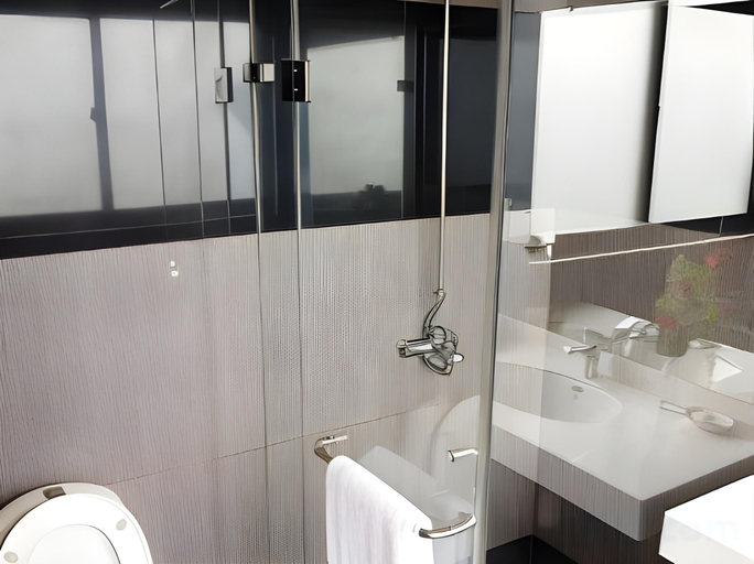 Bathroom 4, Avari Xpress Gulberg, Lahore