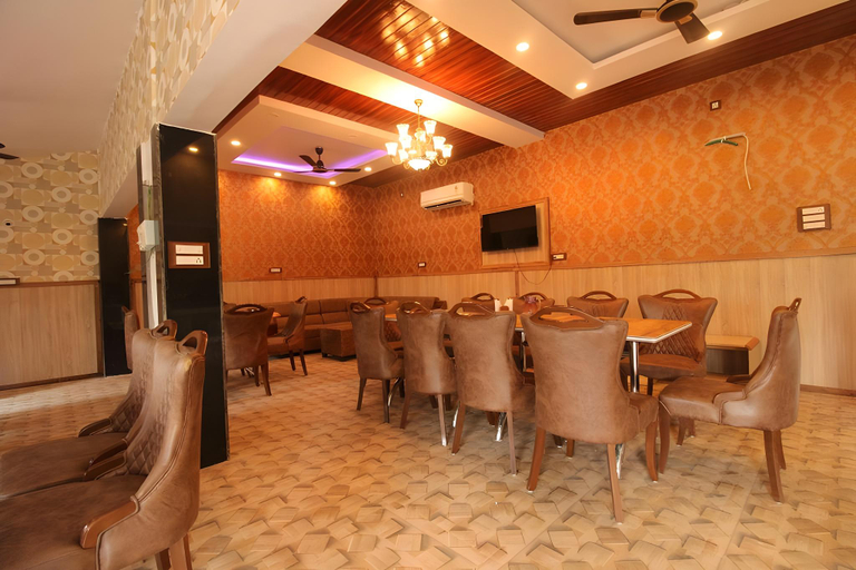 Food & Drinks 4, Dharohar Kothi, Umaria