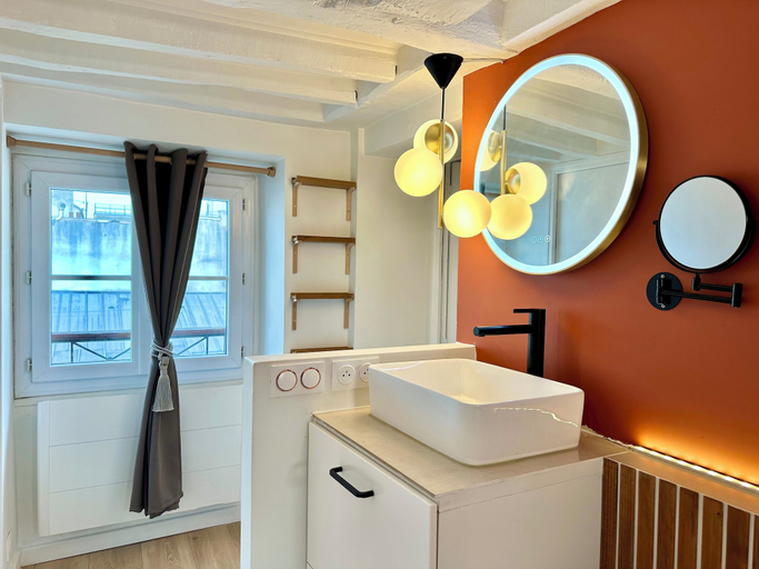 Bathroom 5, 1533 Petites écuries, Paris