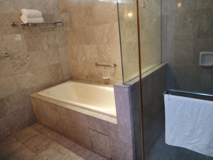 Bathroom 4, SkS Service suite at times square, Kuala Lumpur
