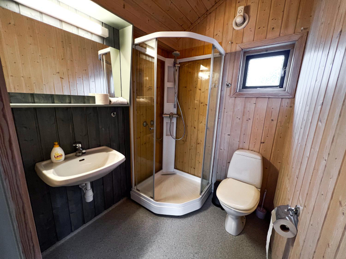 Bathroom 2, Lofoten Beach Camp, Flakstad