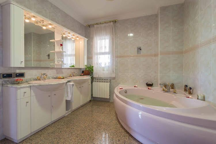 Bathroom 3, Casa Rural Casa Valdecaballeros, Badajoz