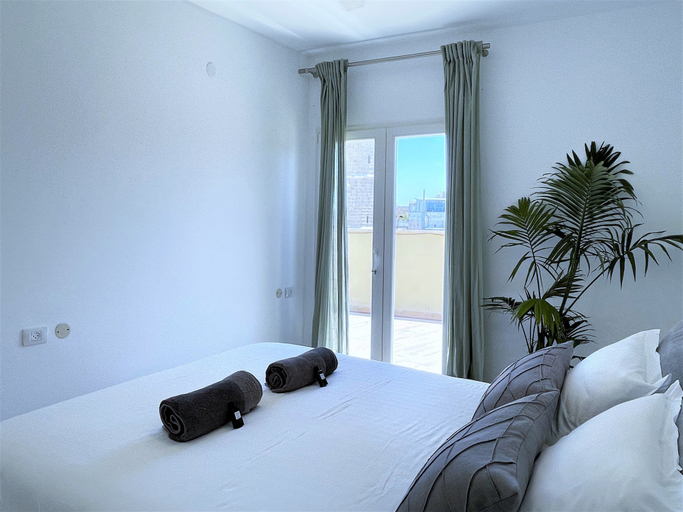 Room 4, 1604 Tel aviv