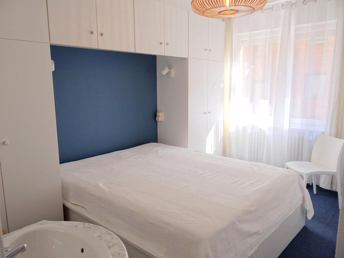 Bedroom 2, Nieuwpoort Central Retreat, West-Vlaanderen