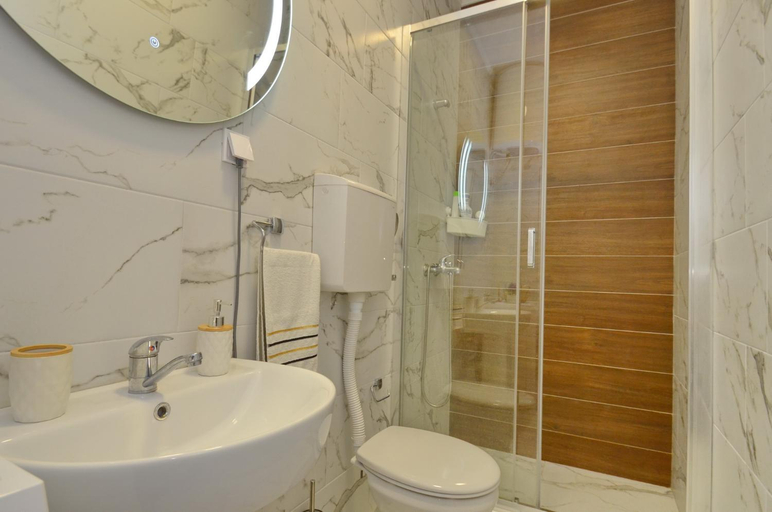 Bathroom 3, Apartments Boka Pearl