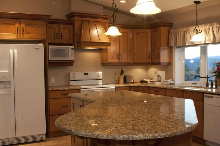 Others 5, Misty Mountain Inn Suites, Division No. 18