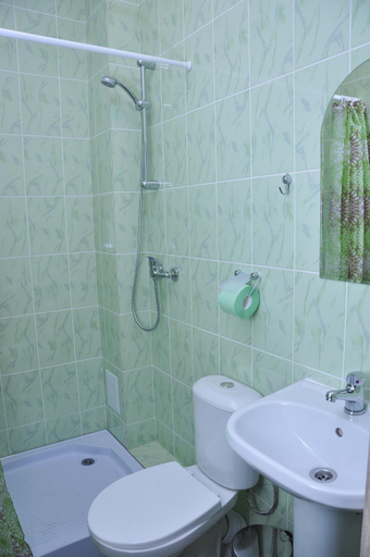 Bathroom 3, Hotel Raduzhnaya, Sol'-Iletskiy rayon