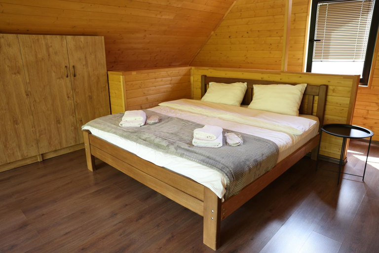 Bedroom 4, OXYGEN utsera, Oni
