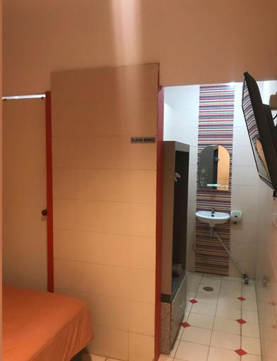 Bedroom 4, Orens Inn, Manado