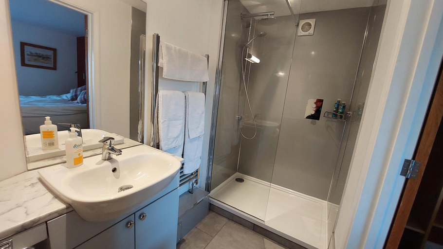 Others 5, Highfield House, Parracombe, Modern B&B, Devon